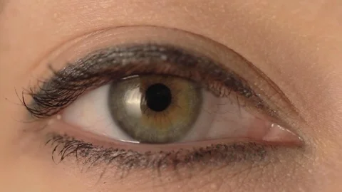 Focus shift of womans eye Stock Footage 85040935