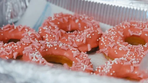 Focus slide on Delicious donuts in the box Video stock 124843268