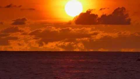 Focus on the sunset over the sea Видео 118659337