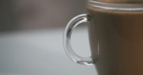 Focus transition of a cup of coffee on a white table with a blurry background Stock-Footage 221636404