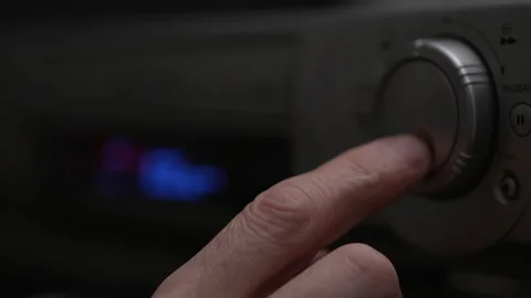 Focus on the use of vcr jog shuttle Stock-Footage 337244299