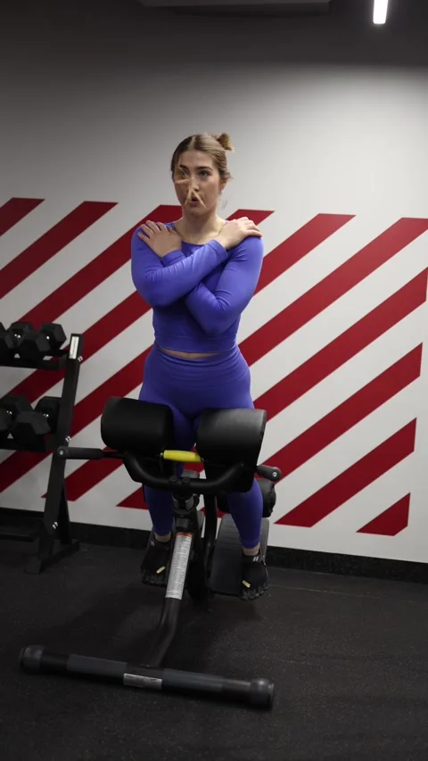 Focused abdominal crunch exercise Stock Footage 328253688