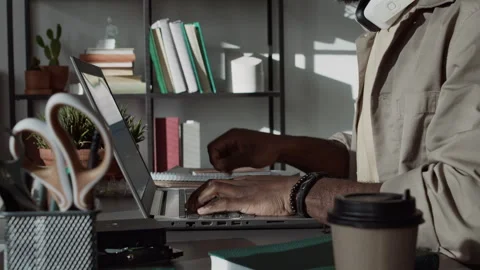 Focused Bearded Web Developer Working on Laptop at Desk in Office 스톡 동영상 299206604