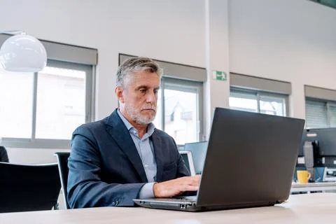Focused Executive Working in Shared Office Space 스톡 사진