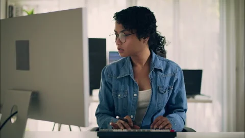 Focused Female Developer Working at Desktop in Modern Tech Office. 動画素材 307587052