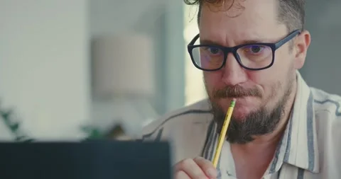 Focused Man Thinking with Pencil at Desk in Office 스톡 동영상 323587266