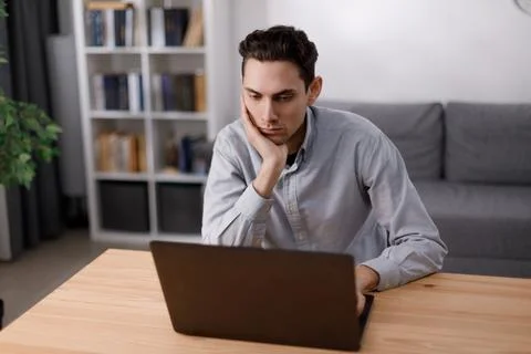 Focused man using laptop Foto stock