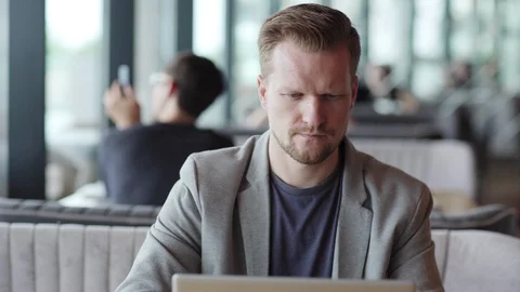 Focused man working on laptop in cafe Video stock 111758224