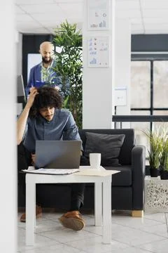 Focused manager thinking about solving financial ptoblem on laptop Foto stock