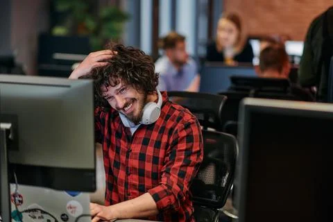 Focused Programmer With Afro Hairstyle in Plaid Shirt Working on Computer in Foto stock