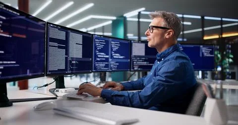 Focused Programmer Develops Cyber Security Software For Business In Office Foto stock