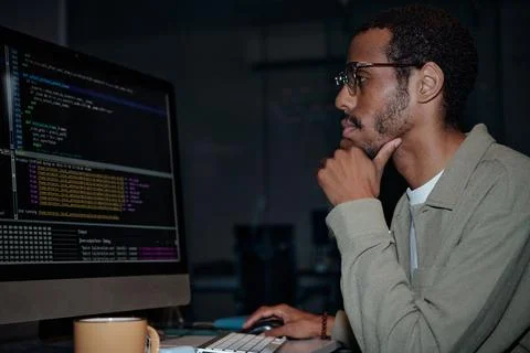 Focused Programmer Working on Code at Computer Stock-Fotos