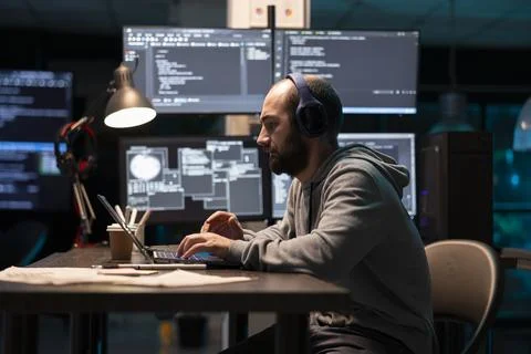 Focused Software Developer Coding in Modern Workspace Foto stock