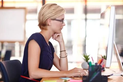 Focused on the task at hand. Cropped profile an attractive young businesswoman Foto stock