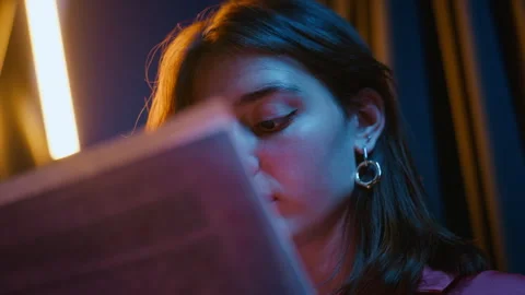 Focused Woman Reading Script Backstage during Theater Rehearsal Vídeo Stock 344518523