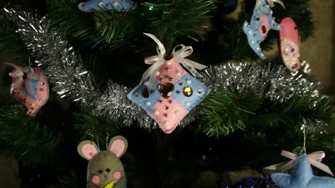 Focusing camera on Christmas tree decorations Stock Footage 144911360