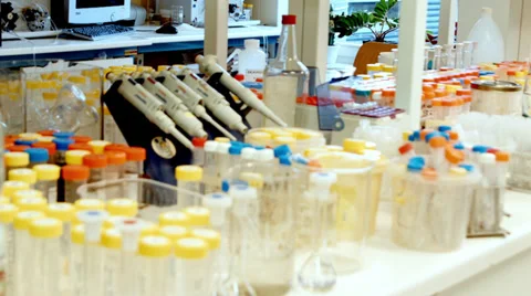 Focusing on toobs in the lab Vidéo 37344489