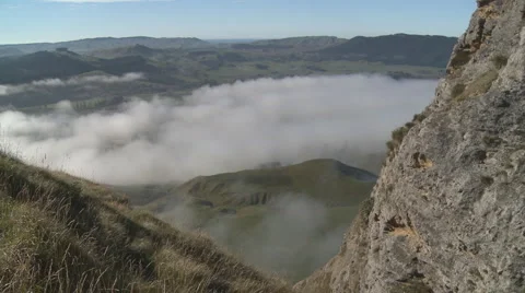 Fog clearing from valley below timelapse Video stock 5382730