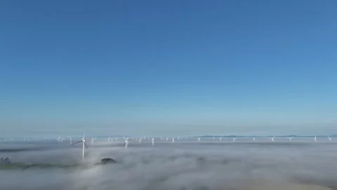 Fog Covered Landscape Under Clear Blue Sky 4K Hyperlapse Stockbeeldmateriaal 338432750