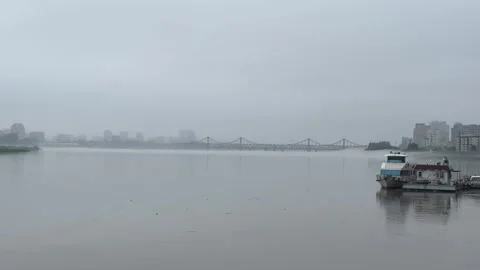 Fog Hangs Over the Yalu River Bridge and Waterfront Boat 스톡 동영상 340176005