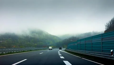 Fog on the highway Stock-Fotos