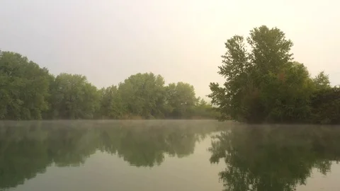 Fog on the lake surface. Nebbia sulla superficie del lago. Stock Footage 129079171