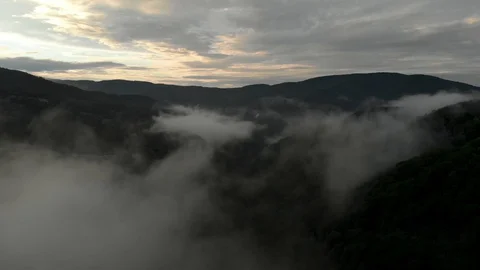Fog in the mountain Video stock 106449045