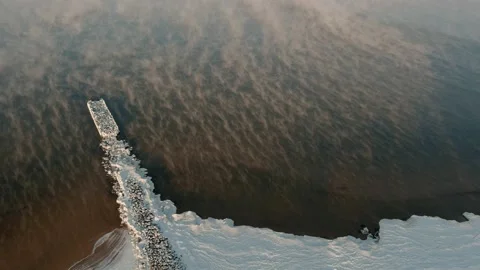 Fog over calm sea in cold winter day 스톡 동영상 148152285