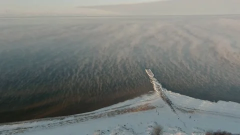 Fog over calm sea in cold winter day 스톡 동영상 148154532