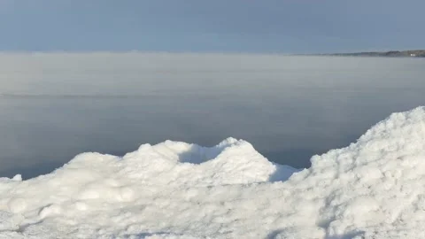 Fog over calm sea in cold winter day Stock-Footage 148527862