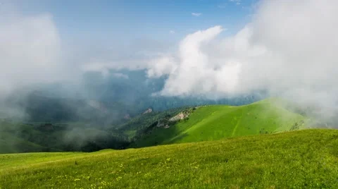 Fog over the forest in the mountains. Video stock 52578531