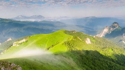 Fog over the forest in the mountains. 스톡 동영상 52580849