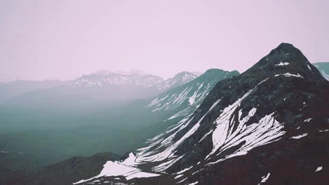 Fog over high mountain peak Vídeo Stock 232922310