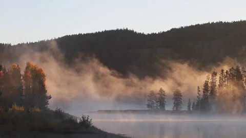 Fog Over the Snake River at Dawn in Autumn in Grand Teton National Park Stock-Footage 320801280