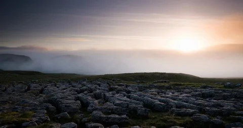 Fog on the rocks Video stock 95158423