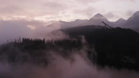 Fog Rolling across Alpine Forest Vídeos de archivo 129493851