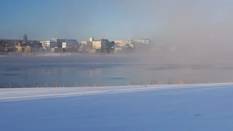 Fog Rolling Down the River in Fredericton. Stock-Footage 98947955