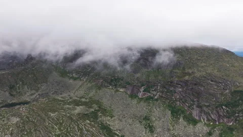 Fog rolling over mountain range Stock Footage 300932887