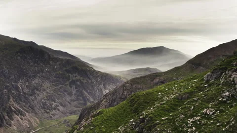 Fog rolling through a dramatic welsh mountain valley Stock Footage 336810145