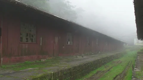 Fog rolls between buildings Stock Footage 24819912