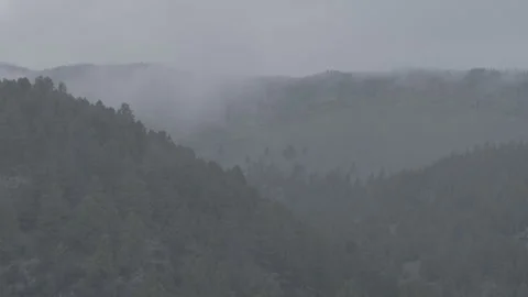 Fog Rolls In Over Mountain Valley Stockbeeldmateriaal 248735337