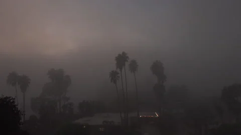 Fog rolls in as the sunsets Stockbeeldmateriaal 165146195