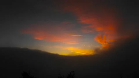 Fog rolls in as the sunsets Stockbeeldmateriaal 165316835