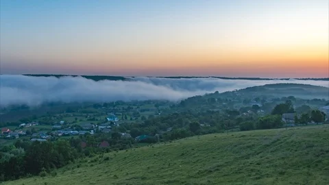 The fog spreads over the river and the village in the morning Video stock 120209307