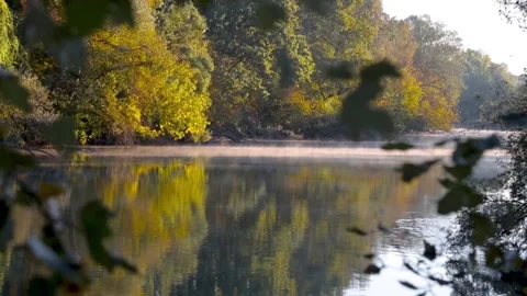 Fog spreads over the river at dawn, orange light. autumn color trees 스톡 동영상 162457145