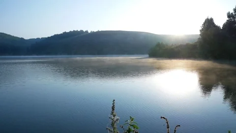 Fog spreads over the water. Видео 80946663