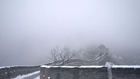 Fog is swooping on the low walls of the Great wall of China during a freezing da Stock Footage