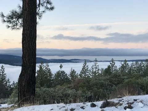 Fog in the valley below Foto stock