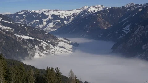 Fog in the valley Video stock 72376164