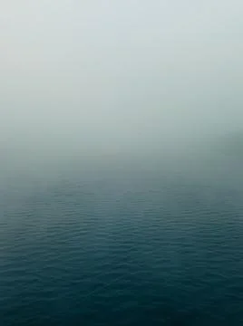 Fog on water - vertical Foto stock